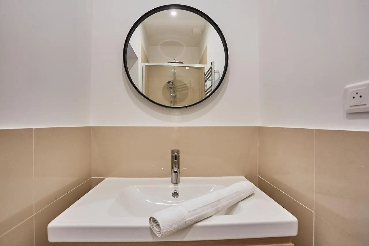 Center Of By Prestige باريس